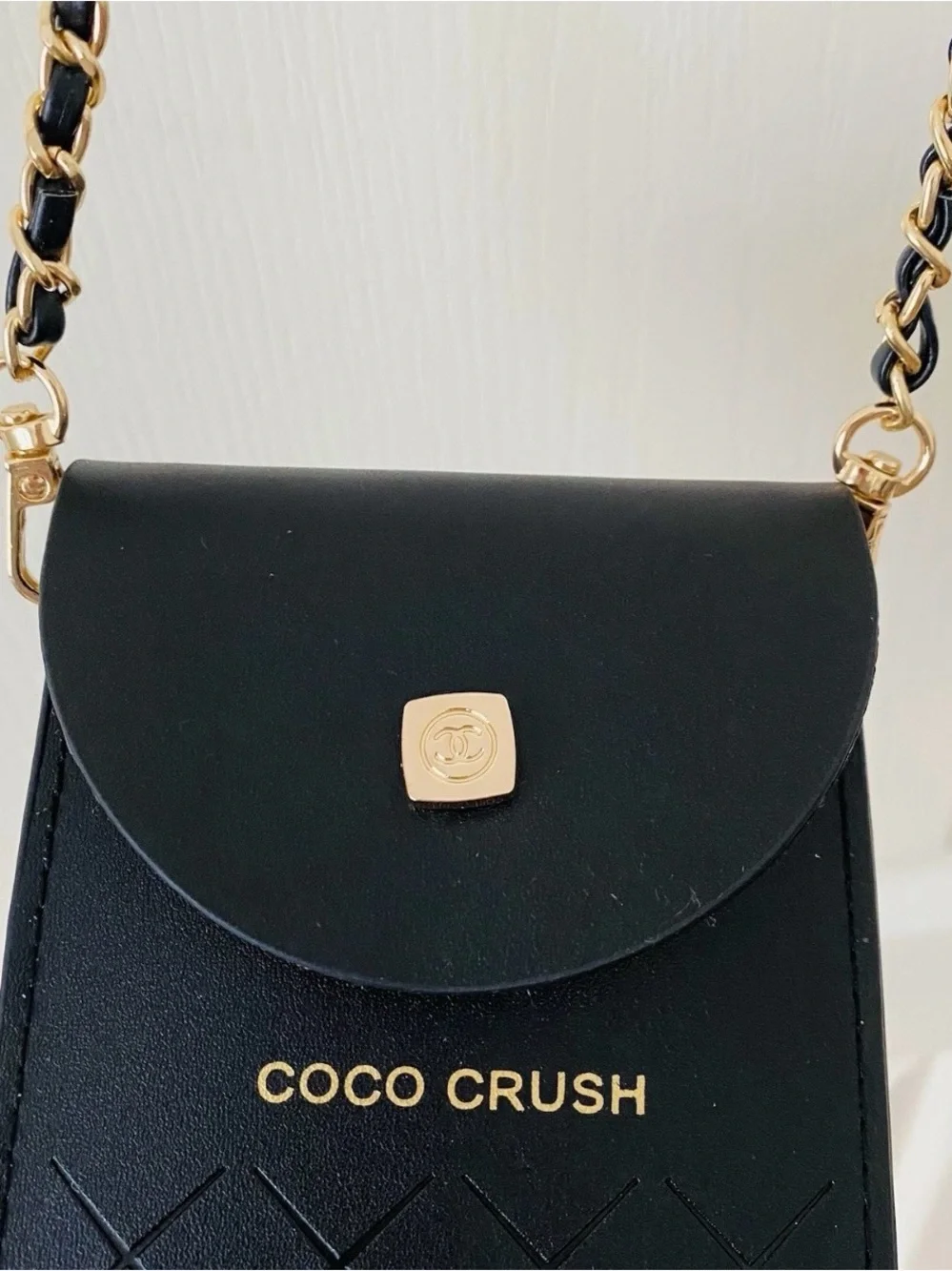 NIW CHANEL GWP Black Coco Crush faux learher Phone Case w/Gold Chain & NIB charm